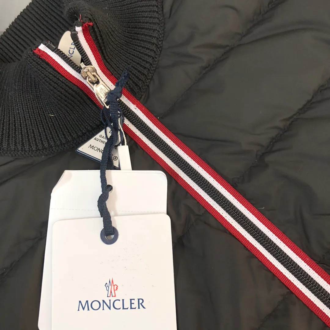 New Arrival —————— ❤️Original Quality Moncle* 。Classic ！ 。 Versatile 。Classic 。 90 ！ Breathable Lightweight！ 。 。 🔥🔥 ：Black White Sizes：S M L XL